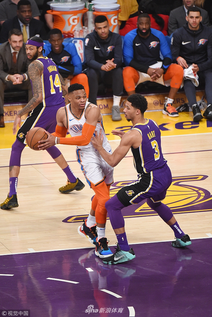 球迷们咬着 球迷们咬着