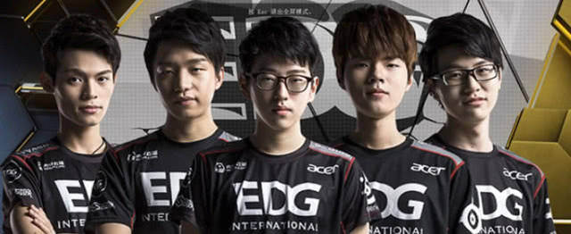 土球员的培 土球员的培